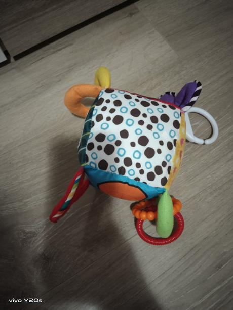 Lamaze kostka,