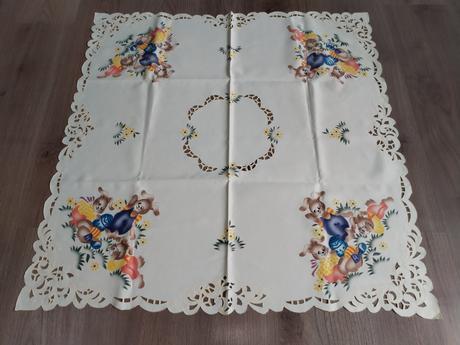 Nový velikonoční ubrus 85x85 cm s košíkem, 