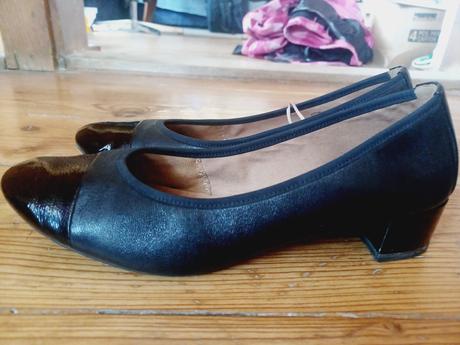 Téměř nenošené komfortní lodičky caprice 40,5, 40