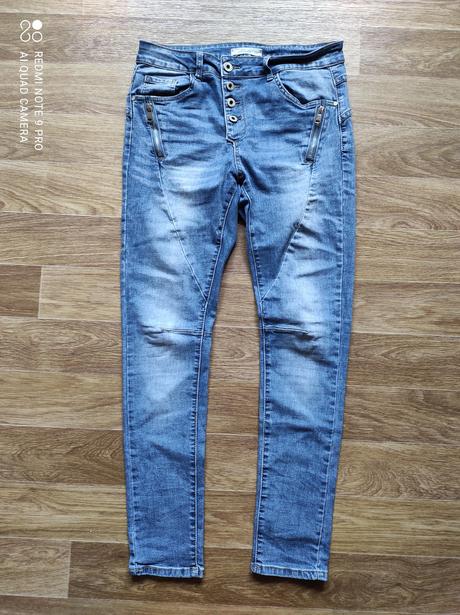 Džíny, 36