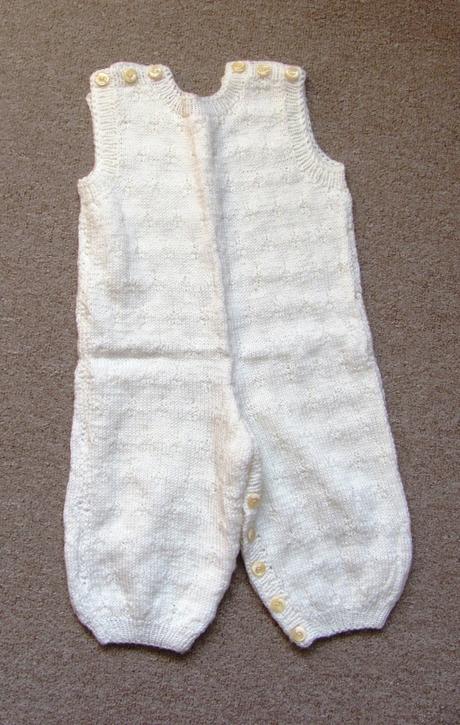 Bílé pletené kalhoty, 68