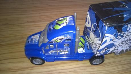 Auto - kamion na setrvačník s přívěsem,