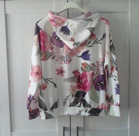 Bílá květovaná mikina mikinka s kapucí, 152