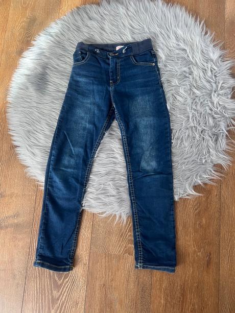 Džíny, 128