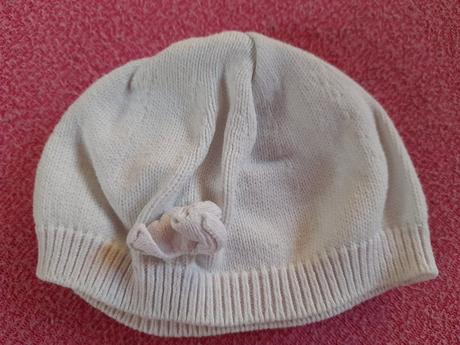 Malá přízová čepička z porodnice, <50
