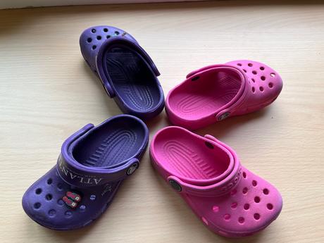 2x crocs 6/7, crocs,22