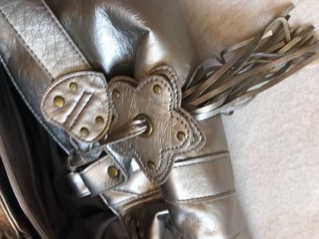 Stribrna taska pres rameno,