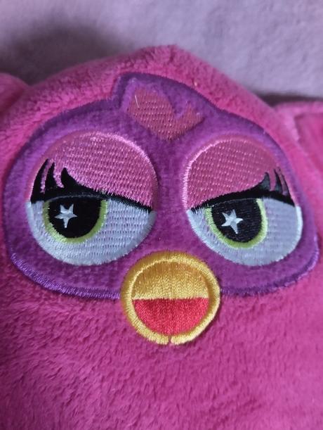 Plyšový furby,