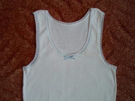 Bílé tričko tílko, 146