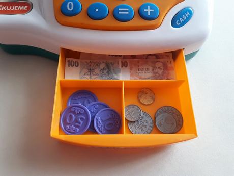 Dětská pokladna rappa a české peníze, 