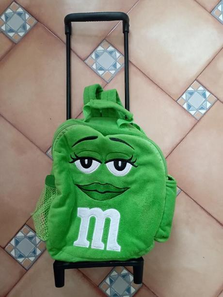 Batůžek na kolečkám mms,