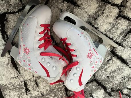 Dívčí brusle, crowned,33