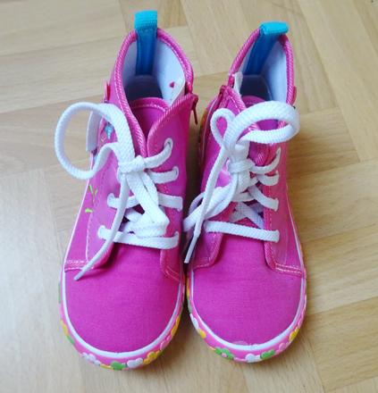 Růžové tenisky, 28