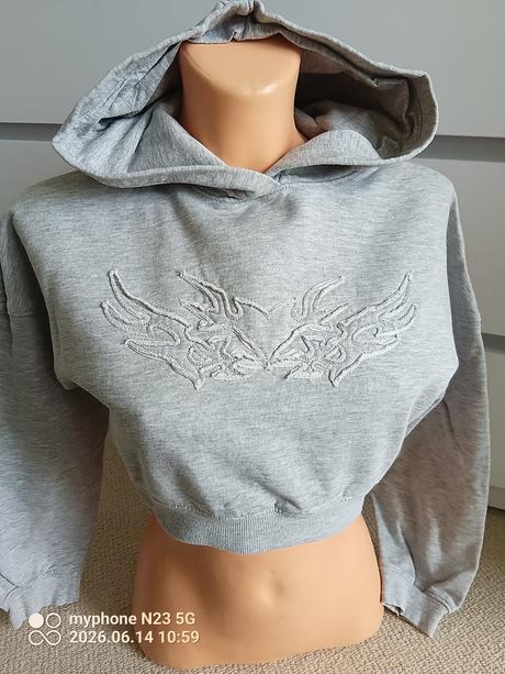 Crop top mikina zn."destination" vel."146-152", 146