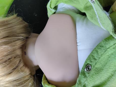 Značená mohutná porcelánová panenka, 