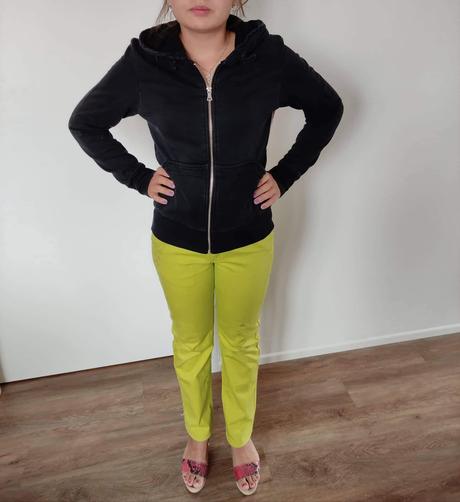 Mikina s kapucou, 158