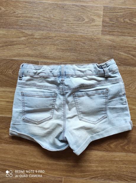 Džínové kraťasy, 152