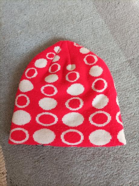 Zimní čepice s kolečky, 80