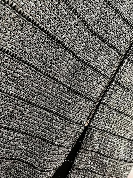 Nové, materiál jako drátky, šaty, vel m i méně, m