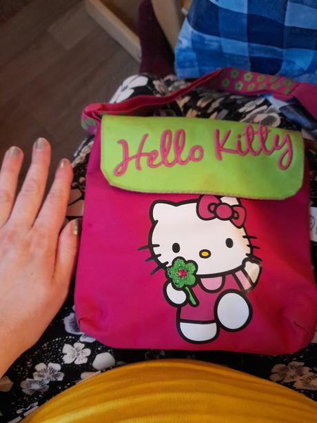 Taštička, kabelka sanrio hello kitty vínová,