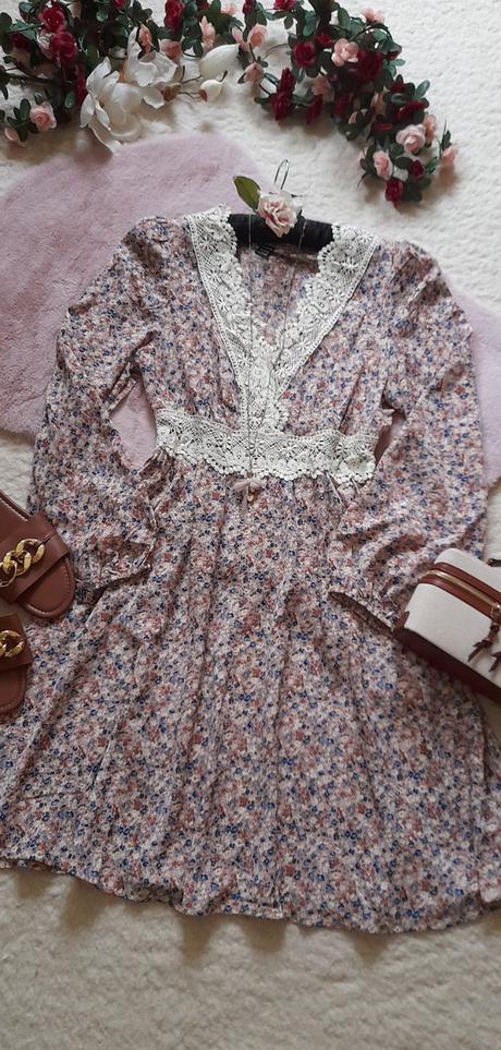 Romantické kvítkové šaty zdobené krajkou, l