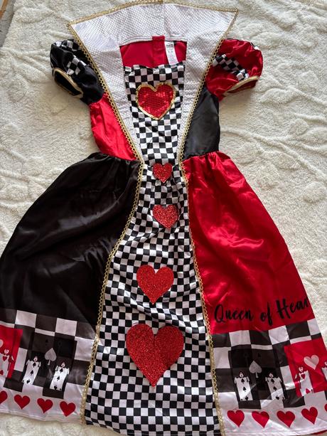 An28/ delux srdcová královna z alenky říše -v.116,