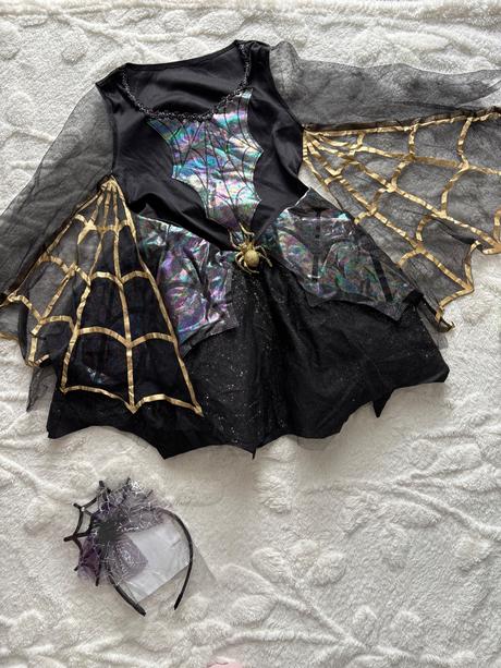 An26 /kostým čarodějnice s čelenkou - v.6/8 let, 