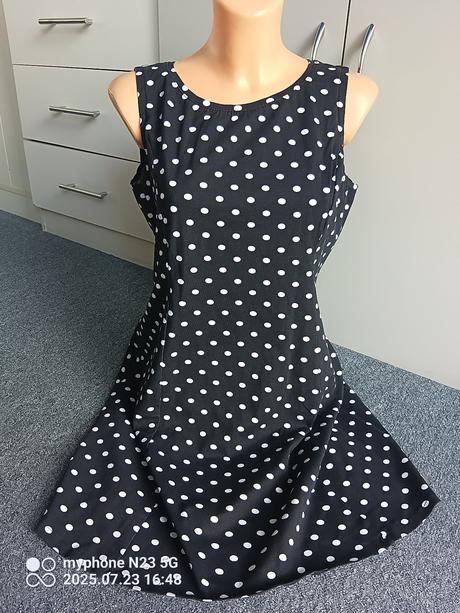 Šaty zn."yessica c&a" vel."m", yessica,m