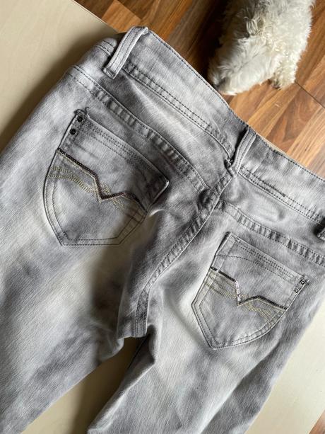 Šedé džíny, chybí knoflík, vel m, revers, s