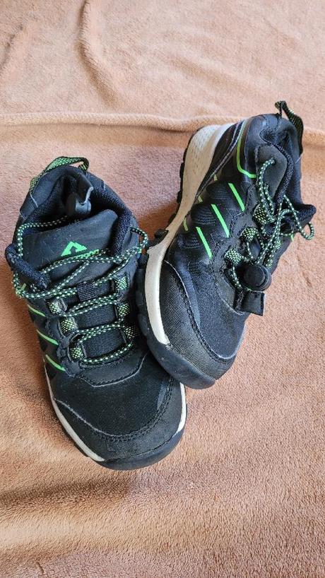 Mikina a rifle, boty zdarma, kik,122