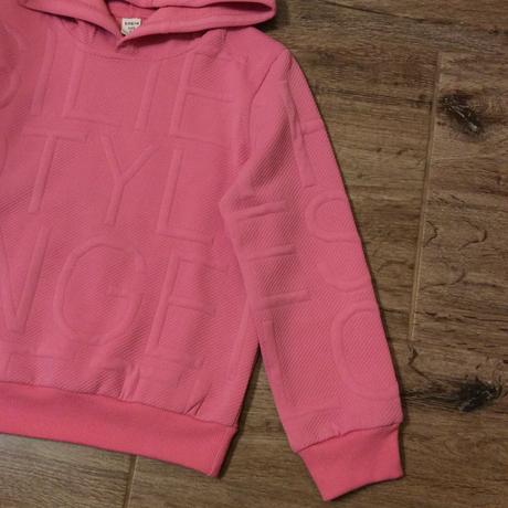 Mikina s vytlačenými písmeny, 128