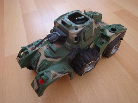 Vojenský tank - větší, 