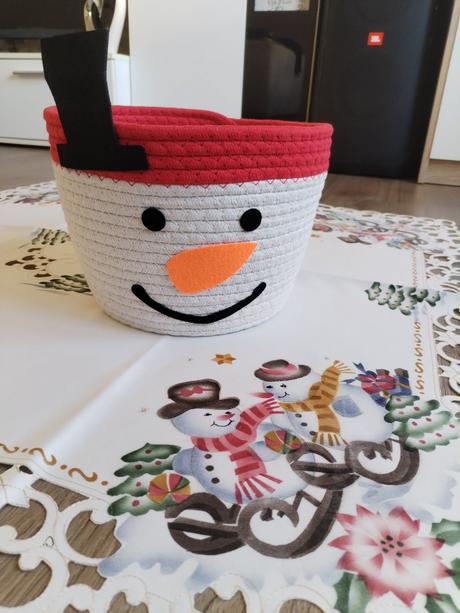 Nový vánoční ubrus s košíkem, 