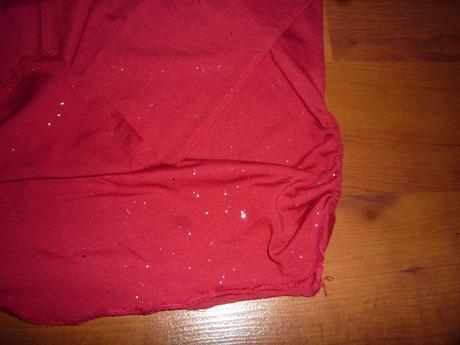Třpytivé červené tričko s řasením vel. 146, h&m,146