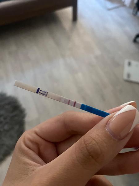 Je příliš brzy na silnou čárku těhotenského testu?