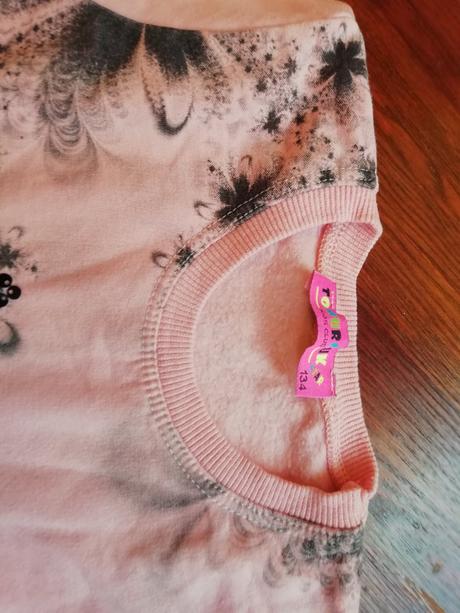 Krásná mikinka,nátělník parádní málo nošen cca 5-6, 104