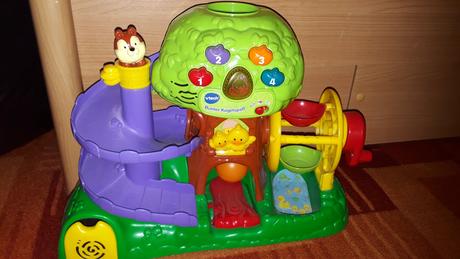 Velky zábavný domek hraje svítí, 