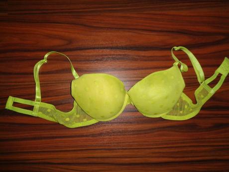 Svítivě zelená podprsenka s puntíky- 85 c-push-up, 85c