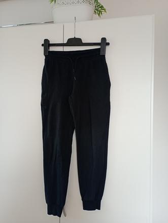 Černé tepláky, pepco,140