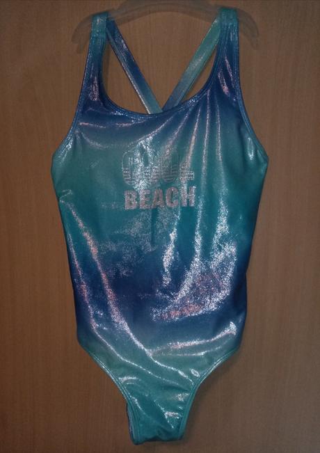 Třpytivé plavky, 158