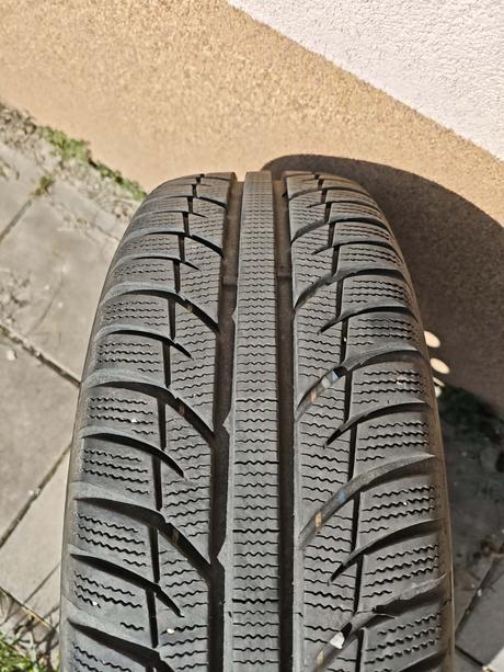 Sada 4 ocelových disků včetně 4 zimních pneumatik, 