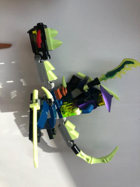 Lego ninjago 70733 výbušná motorka,