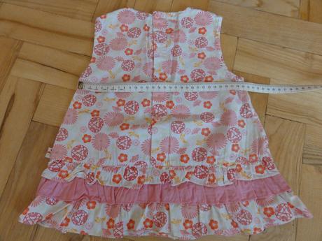 Šaty s kuřátkem, 86