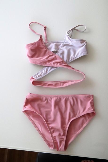 Dívčí dvoudílné plavky, 134