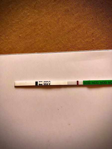 Může slabá čárka na testu znamenat těhotenství?