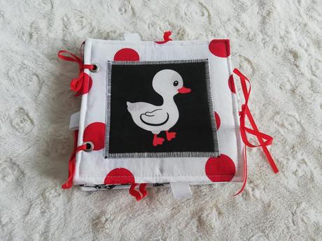 Kontrastní quiet book,