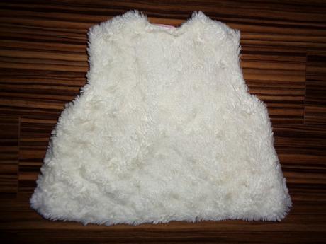 Krásná bílá kožíšková vesta, 86