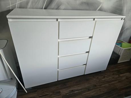 Bílá komoda 122cm x49cm x 90 cm,