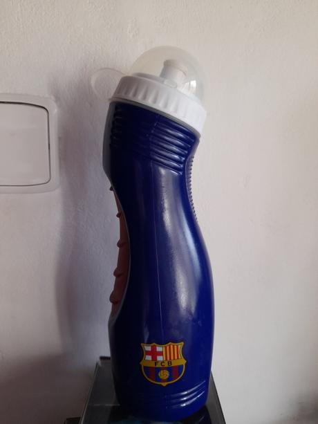 Fc barcelona láhev na pití vystavená,