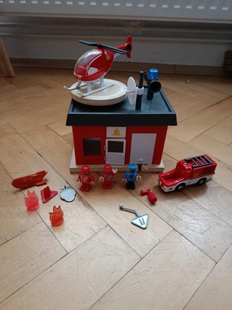 Hasičská stanice - koleje, vláčky, 